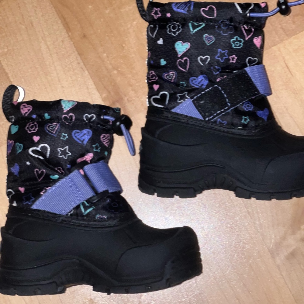 Toddler size 5 Thinsulate snow boots hearts stars and flowers